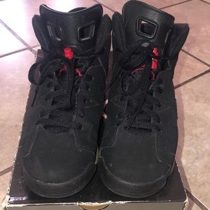 Air Jordan Retro 6 black/Varsity Red size 5.5Y